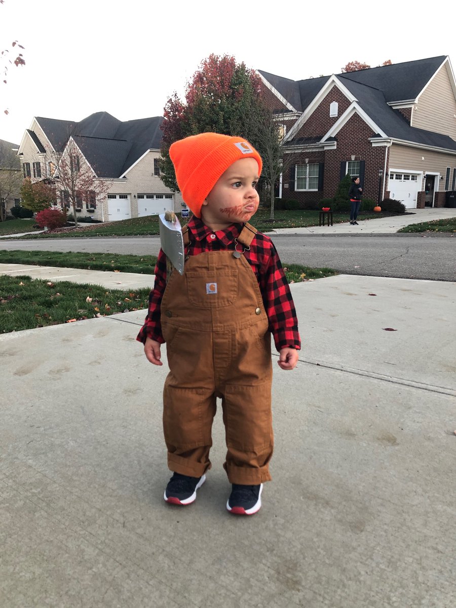 jrod0609's tweet photo. Our Lil’ Lumberjack out there ready to chop down wood! #jltrickortreat @JacksonLewisPC https://t.co/GqseqwLDQ8