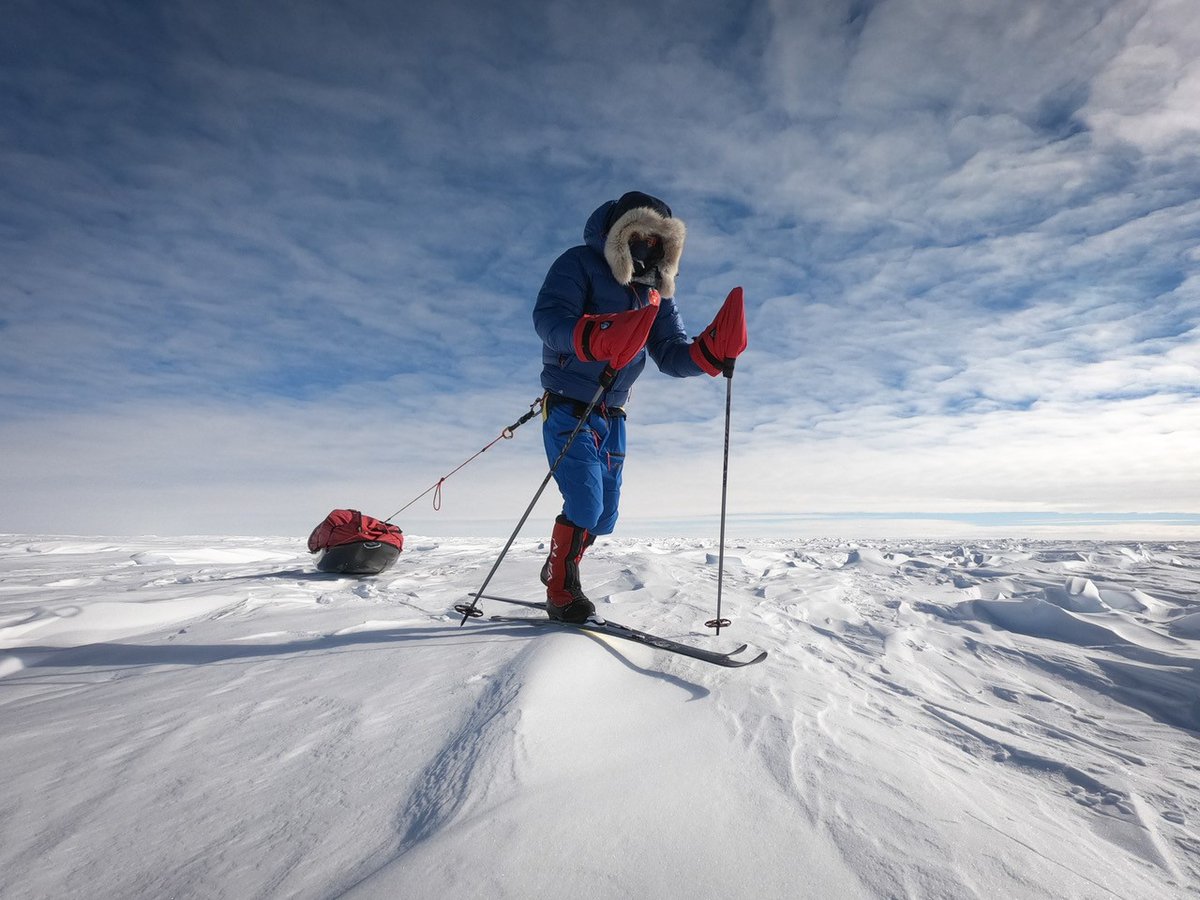 51 jours seul en Antarctique...
Découvrez l’envers du décor en lisant le livre de <a href="/MatthieuTordeur/">Matthieu Tordeur</a> "Le Continent blanc". 
📚 Sortie le 5 novembre. 
👉 bit.ly/LeContinentBla…