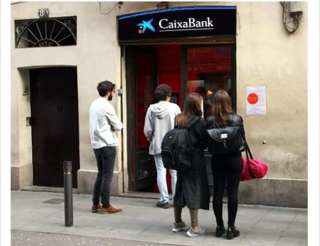 MiquiOtero's tweet photo. Y así podría acabar nuestra ciudad sin música viva: 
McSidecar, ZarApolo, Heliocaixa.
O multis de siempre donde gritábamos en conciertos.
Otra genialidad (no tan) distópica de Edu Ruinas, via @jordigarrigos .
Qué triste imaginar ese paso más. https://t.co/BsLpxAjqQ3