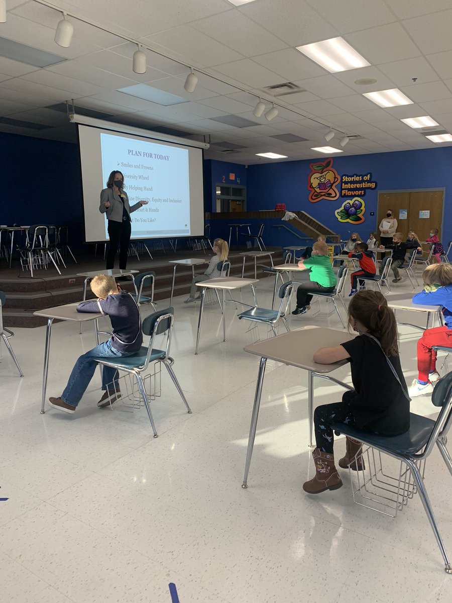 carriebholloway's tweet image. Our Kindergarten students started their day with diversity training and a little Sesame Street “We’re Different, We’re the Same” #MakeitPlain #BeRoyal @SVAPrincipal475 @svakrumpelman