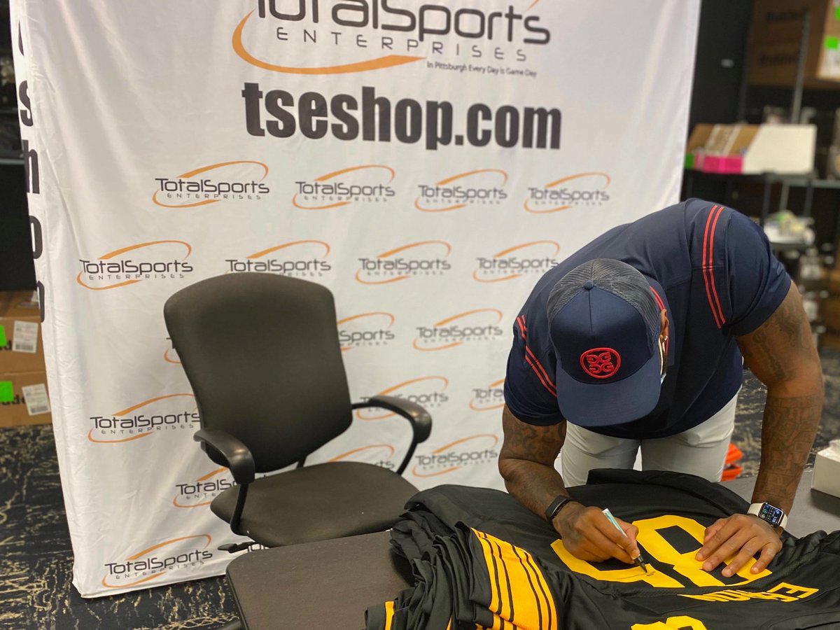 steelernation's tweet photo. It's #VictoryMonday again #SteelerNation...this never gets old. 

So we have a #Steelers custom color rush jersey signed by @Ebron85 to give away from our friends at @TotalSportsEnt 

To win you must follow us, @TotalSportsEnt , and RETWEET this post. Winner picked on Wednesday https://t.co/5K0h1BnJ0w