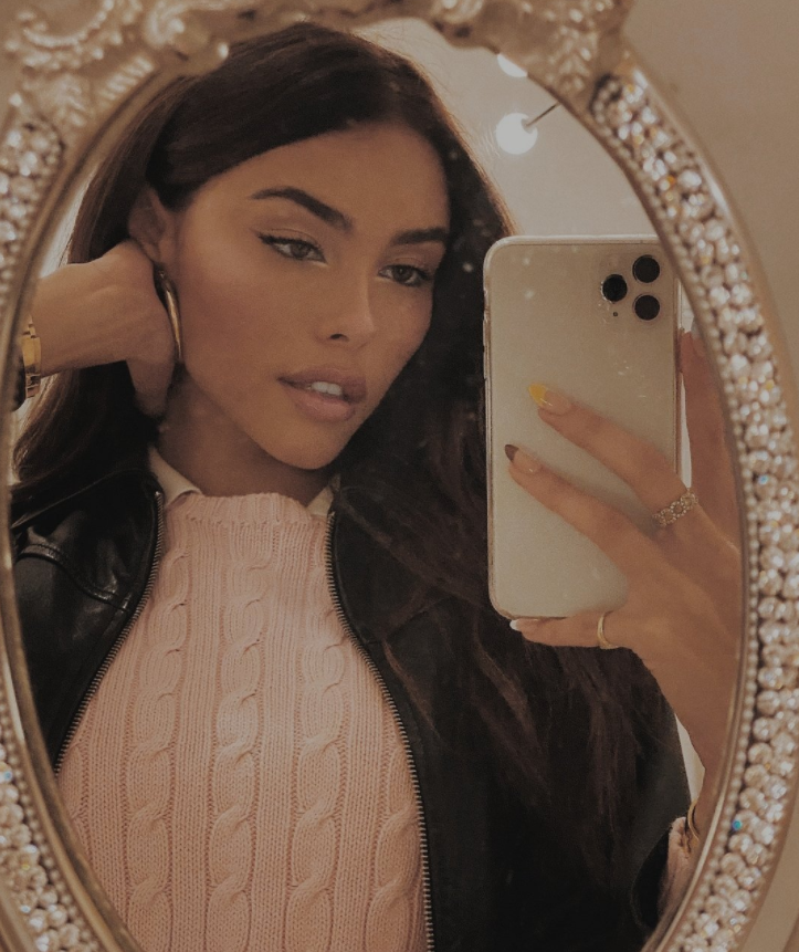 𝐹𝓇𝒶𝓃𝒸𝒾𝓈𝓏𝓀𝒶 𝒪𝓅𝒶𝓁𝒾ń𝓈𝓀𝒶 
𝟤𝟤 𝒶𝓃𝑜𝓈
𝒮𝒾𝓇𝑒𝓃
𝑀𝑜𝒹𝑒𝓁𝑜
<a href="/smonft/">Sheena Macaulay.</a>