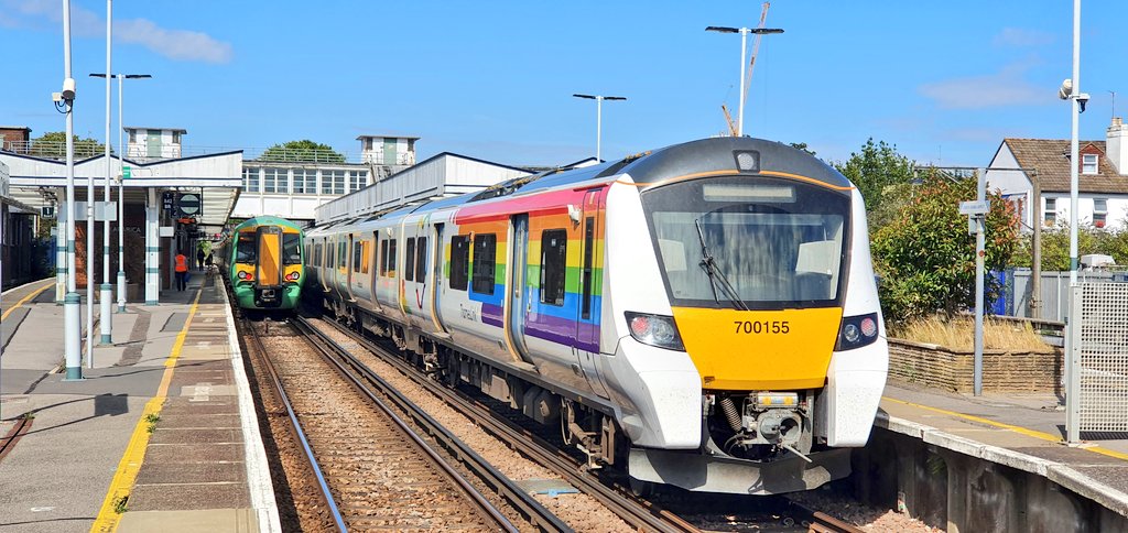 Hopefully, that's shed some light on what is going on when we dispatch a train.If you have any questions do please send them in! #railwayfamily  #railway  #trains &ndash; bei  Horsham Railway Station (HRH)