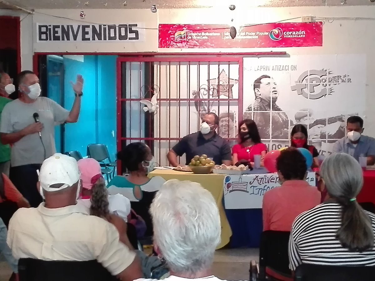 Infocarabobo1's tweet photo. Vocero Carlos Vielma de las  MTT del Sur sector José Gregorio Hernández  nos presenta su innovación y organización en cuanto recuperación de la Red telefónica del sector. 
#Los20DeInfocentro 
@NicolasMaduro @Mincyt_VE @Gabrielasjr @efrain_marin79 https://t.co/T0eTfs3tdJ