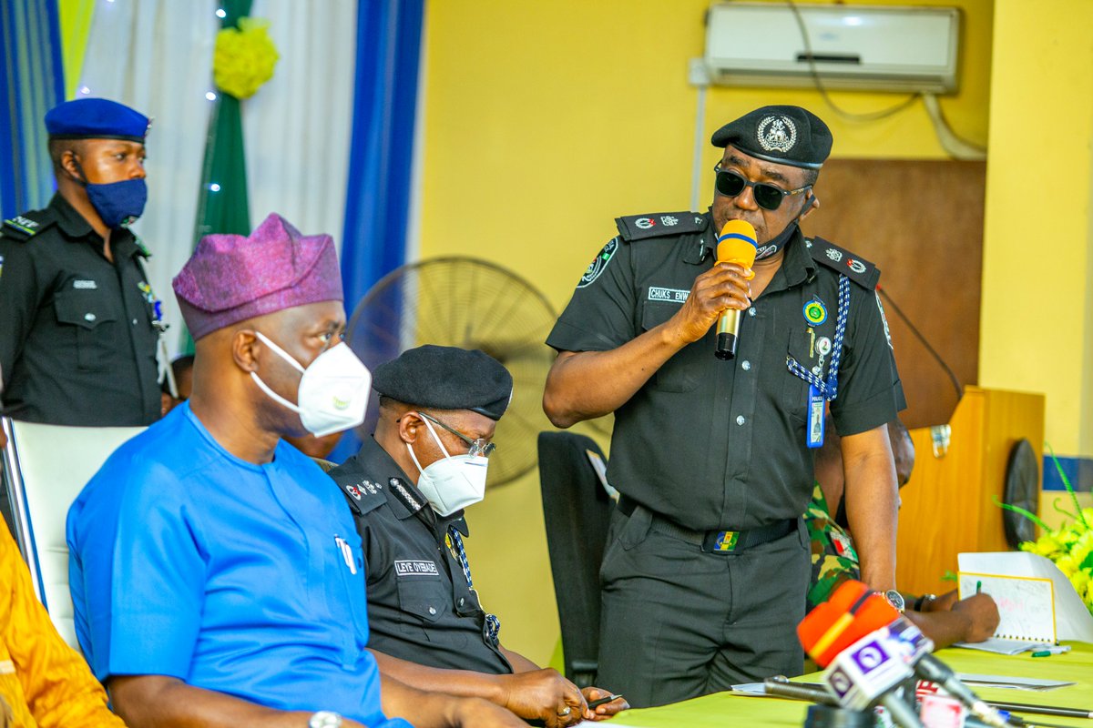 seyimakinde's tweet photo. This afternoon, we visited the Eleyele Police Command Headquarters, Ibadan, to meet with members of the Oyo State Command of the Nigeria Police Force. https://t.co/EuNW1ang4m
