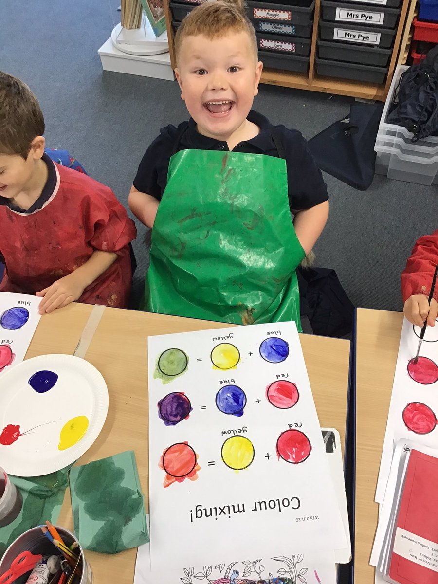 GoodrichCESch's tweet photo. Robins had a brilliant afternoon colour mixing with primary colours, some of the children were suprised to find out what red and blue mixed together would make! ๐ #GSRobins #GSArt https://t.co/B8FcixvS6o