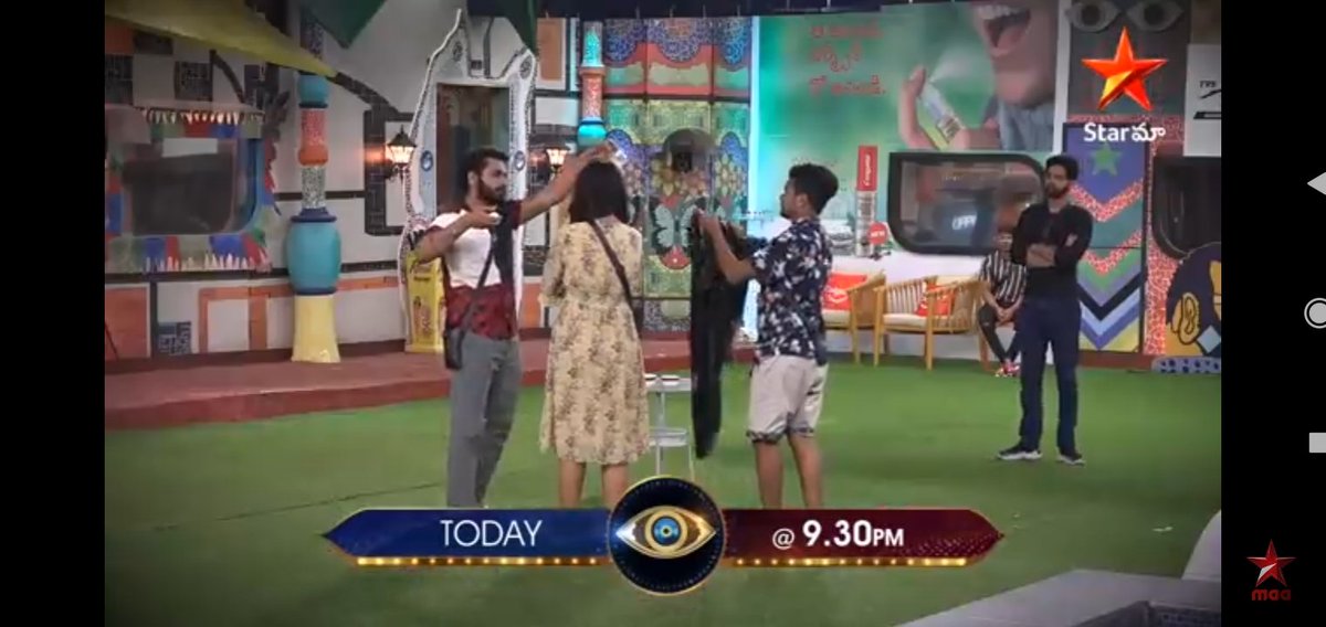 అఖిల్ అభిమానులకు.. #అఖిల్ లో నచ్చే విషయం.. తన అనుకున్న వాళ్ళని చేసే  #కేరింగ్ వాడే చంపేసి, వాడే దండేసి, వాడే దణ్ణం పెట్టిన చందంగా..  #మోనల్ ని నామినేట్ చేస్తూ కూడా, తనకు  #గుడ్డు అంటకుండా చూసుకుంటున్నాడు  #BiggBoss4Telugu  #BiggBossTelugu4