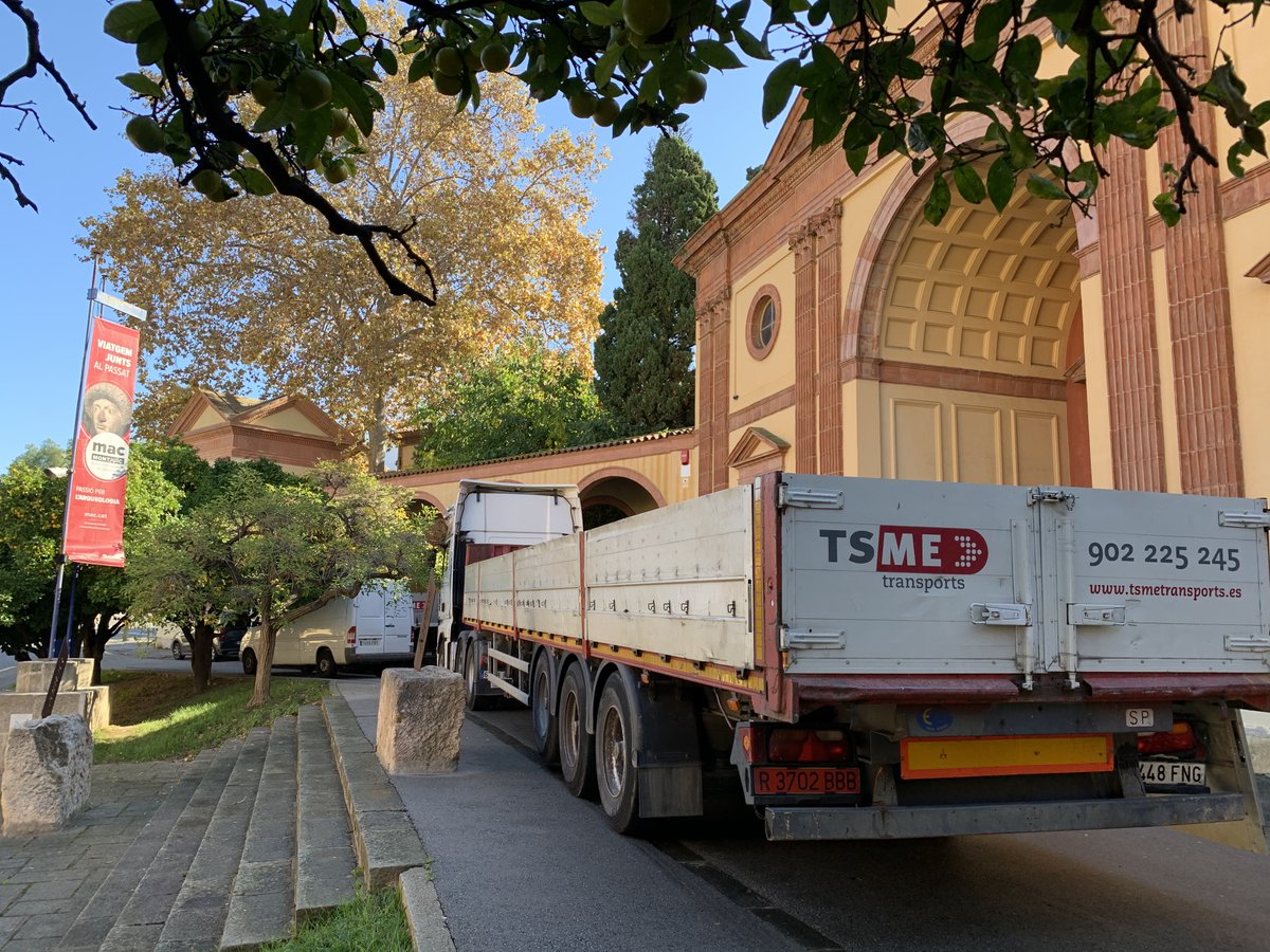 Avui traslladem el mosaic de la vil·la romana d’Horta Ferrerons a Premià de Mar, cedit pel #MACarqueologia durant quinze anys, per ser restaurat i instal·lat a la futura seu del Museu Romà de Premià de Mar. 

<a href="/ajpremiademar/">Ajuntament de Premià de Mar</a> <a href="/MuseuRomaPM/">Museu Romà de Premià</a>