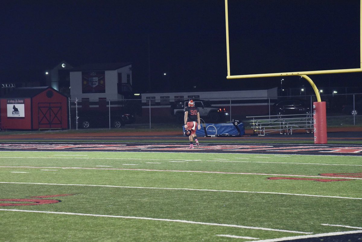 AndreProffitt's tweet image. It was fun while it lasted. I want to say thank you all the coaches for making me into the player I am today. Didn’t end the way we wanted but we had a great season. Time to start the next chapter!❤️🤍🖤 #90out