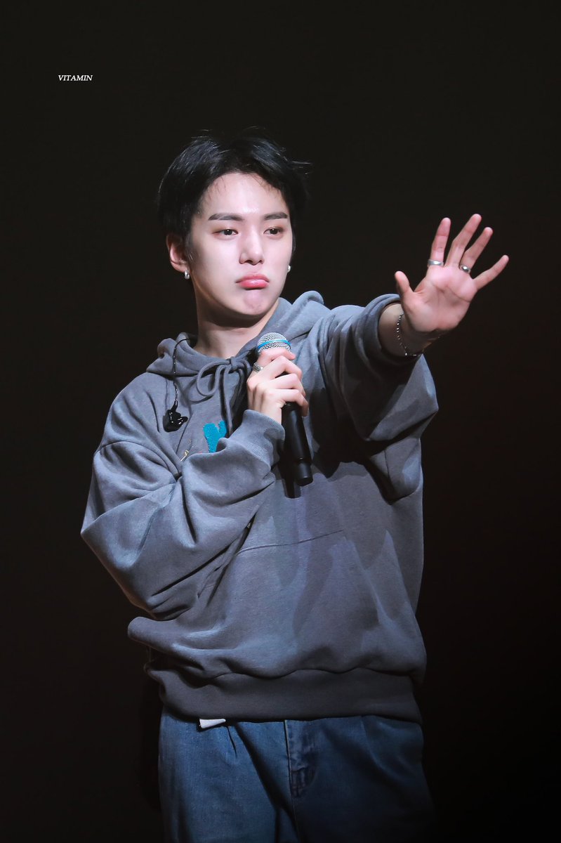 민혁 . . ♡ 생일 너무 축하하구 행복만 하세요 🥺🥺

#HBDtoMINHYUK
#몬베베_짱친_민혁이생일