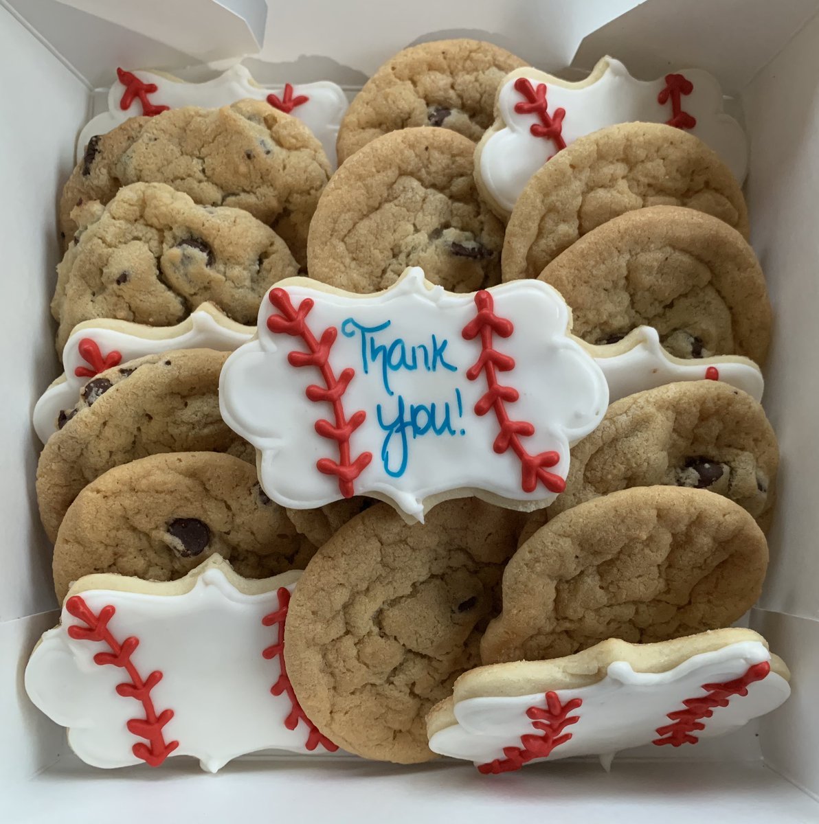 klinemomof5's tweet photo. Thank You Cookie Box #BBbakery https://t.co/lLZbPDX5OE