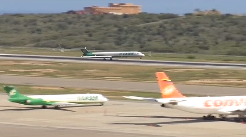 INAC: Se mantiene restricción de operaciones aéreas en el país

#FlexibilizaciónSeguraYVigilada

vtv.gob.ve/inac-mantienen…