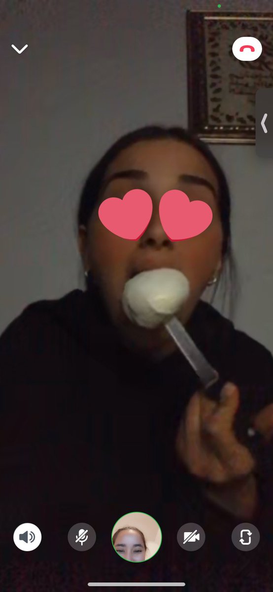 mlkkdrr's tweet photo. Je vous présente @saraacml elle mange de la mozzarella quand on lui brise le cœur bref c’est une ptn de blg allez la soutenir #coeurbrisé https://t.co/R1LFbxVOVd