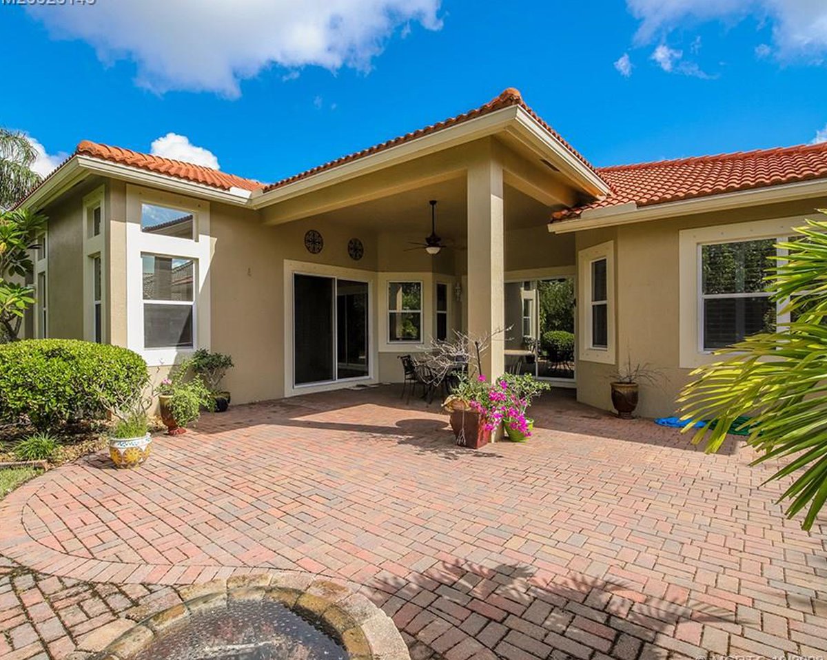KimSpearsGroup's tweet photo. JUST LISTED...!
4956 SW Saint Creek Drive, Palm City, FL 34990
$549,000

Great opportunity to live in the highly sought.

#kimspearsgroup #douglaselliman #douglasellimanflorida #EllimanCares #SaintCreekDrive #ForSale #Florida #RealEstate #Selling #SaleOffer #PropertyForSale https://t.co/qcMvgLMo7j