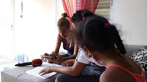 MassielMarquez4's tweet photo. Me gusta ver cómo los padres se incluyen en el trabajo que se está haciendo con los niños.
#DeVueltaAClase https://t.co/fyxv1FQifk