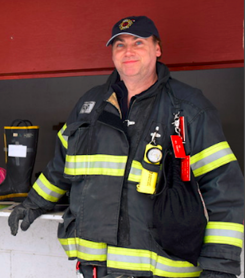 1/ Meet Thomas J. Louden of Pekasie, PA. He’s a volunteer firefighter and Director of Managed Care at  @TJUHospital in Philadelphia.But as “Fireeagle,” he’s the head of the Bucks County Civilian Defense Force militia, and spreads violent, racist, and antisemtic conspiracies.