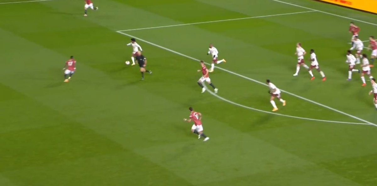 Fred – PoorRemember when I talk about delaying? Fred knows Willian is fast. Yet, he dives into a challenge and Willian goes by him. Fred ends up sliding and picks up a yellow card in the 22nd minute.He was having a bad game until then and the yellow card made it worse.