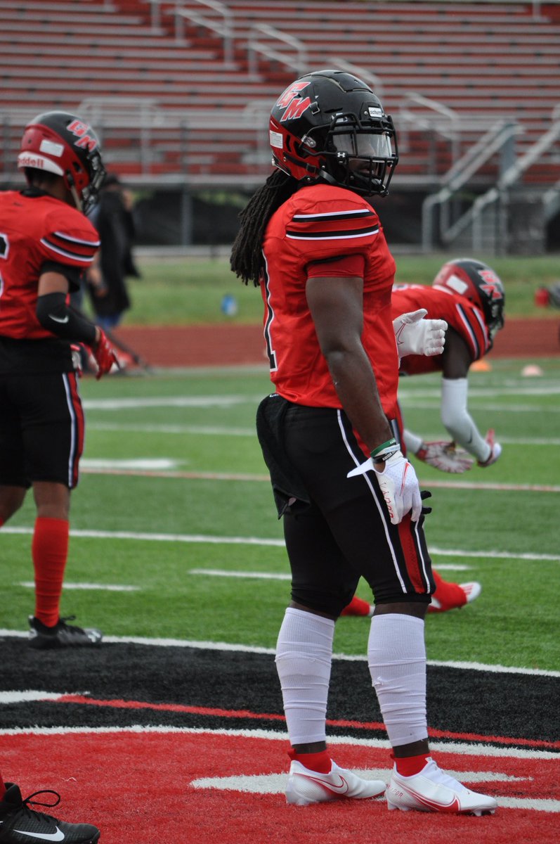 GMHSFootball's tweet photo. Congrats to Jalil Underdown for breaking the school career rushing record this year!! 
Career stats at GMHS
319 carries 
2,692 Rushing Yards (new school record)
34 Rushing TD’s (new school record)
8.44 Yds per carry
Zero fumbles in 4 years!! https://t.co/XgoonumTQh