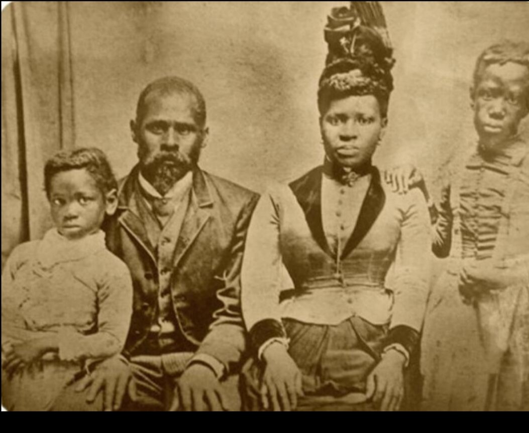 McAlily's tweet photo. EMANCIPATION!!! November 1, 1864, Maryland declared that all enslaved people were free from rhe shackles of chattel slavery. This pivotal moment in history should be celebrated. The month of November speaks  to the emancipation of all African American Marylanders! STAY WOKE! VOTE https://t.co/lyecn9qkTi