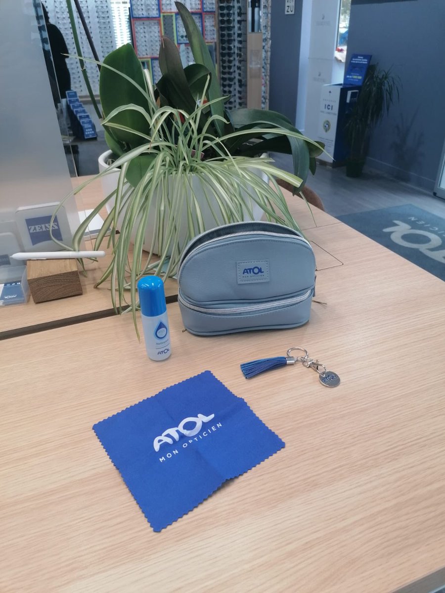 AtolCavaillon's tweet photo. 🚨Le grand jeu concours anti-mauvaise-mine commence!!! 🥳😃

🎁 A gagner:
- une guitare électrique SunBurn Factory 🎸 
- une lampe Éclair LED 💡
- une trousse de survie pour vos lunettes 👓 https://t.co/TK0NkJvax4