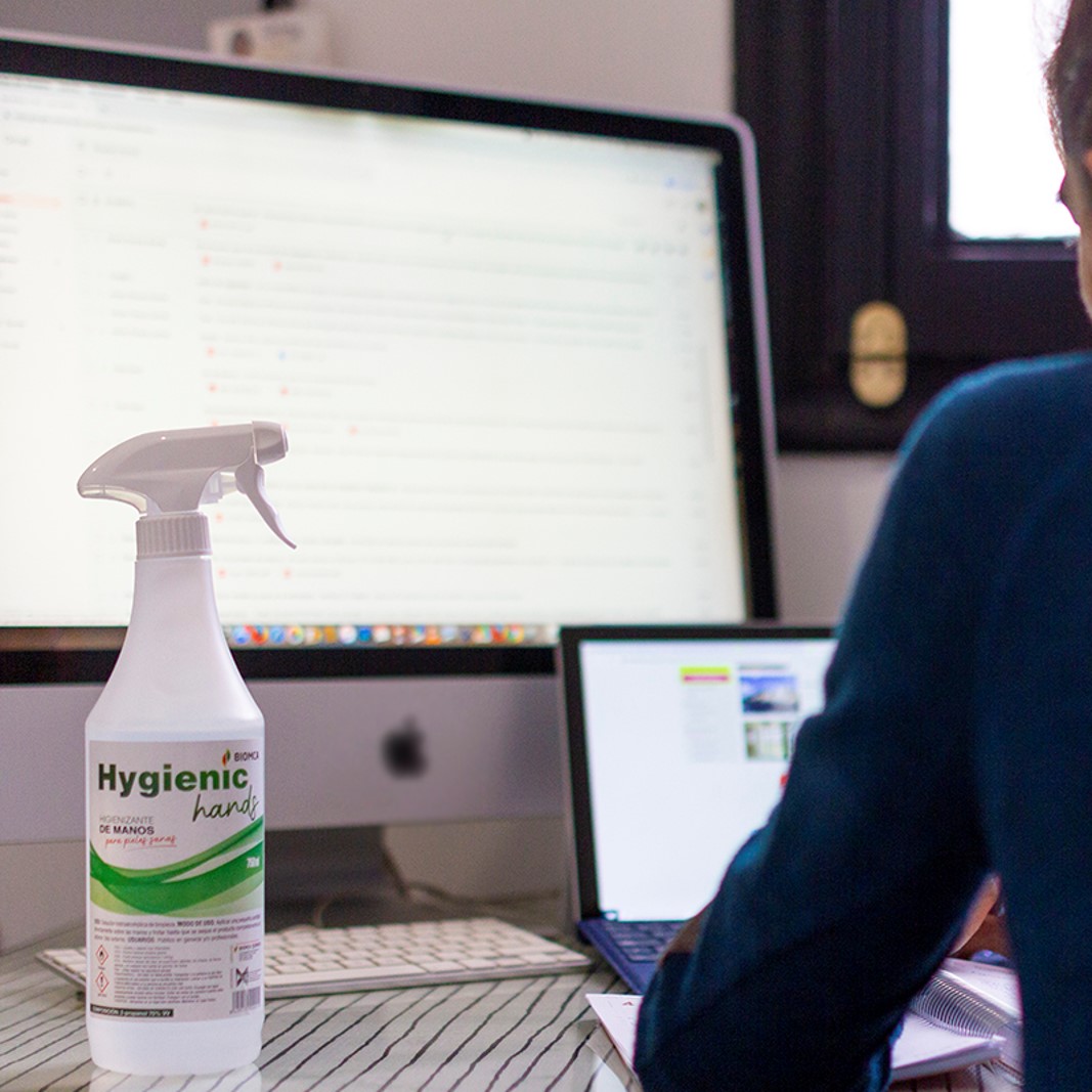 HygieniCanarias's tweet photo. LIMPIAR NO ES DESINFECTAR💦
La desinfección se refiere al uso de soluciones limpiadoras específicas, que matan las bacterias y otros gérmenes.
#ElaboradoEnCanarias #Biomca #HygienicCanarias #Covid19 #Coronavirus @OliveraCanarias @ASINCA @elaboradoaqui @CabildoTenerife https://t.co/CAqgpgM4bC