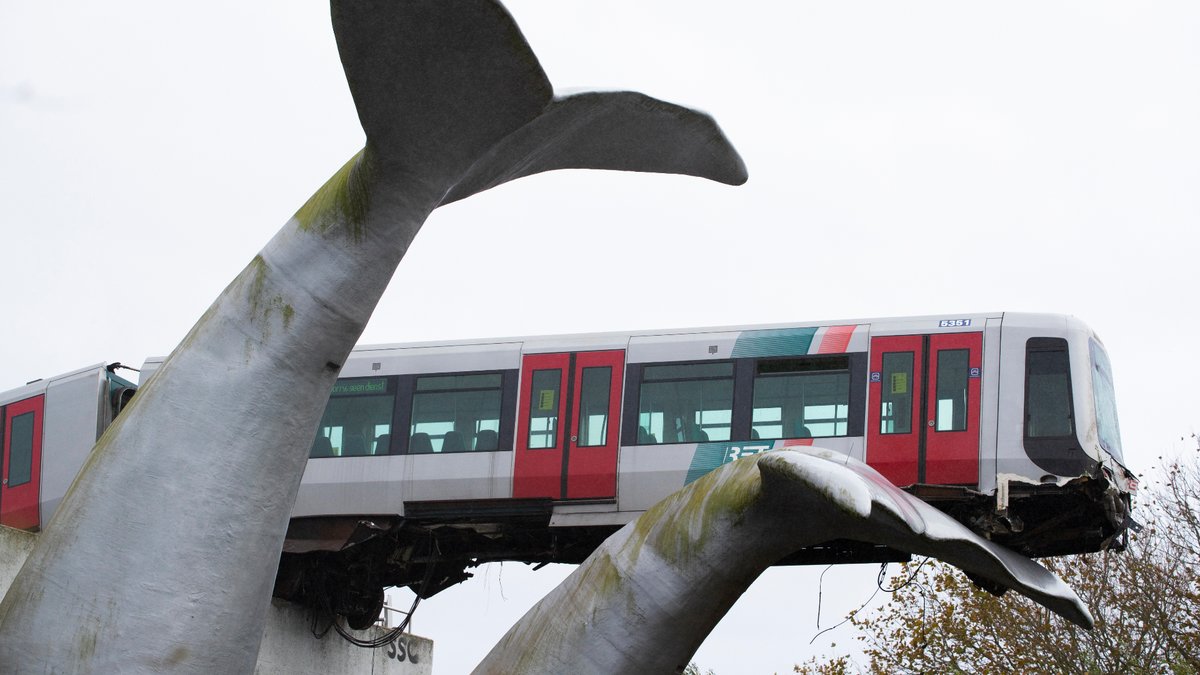 itvnews's tweet photo. Whale tail sculpture saves runaway Metro train in Rotterdam https://t.co/iaqSjAFKud https://t.co/XKTJadkOWL