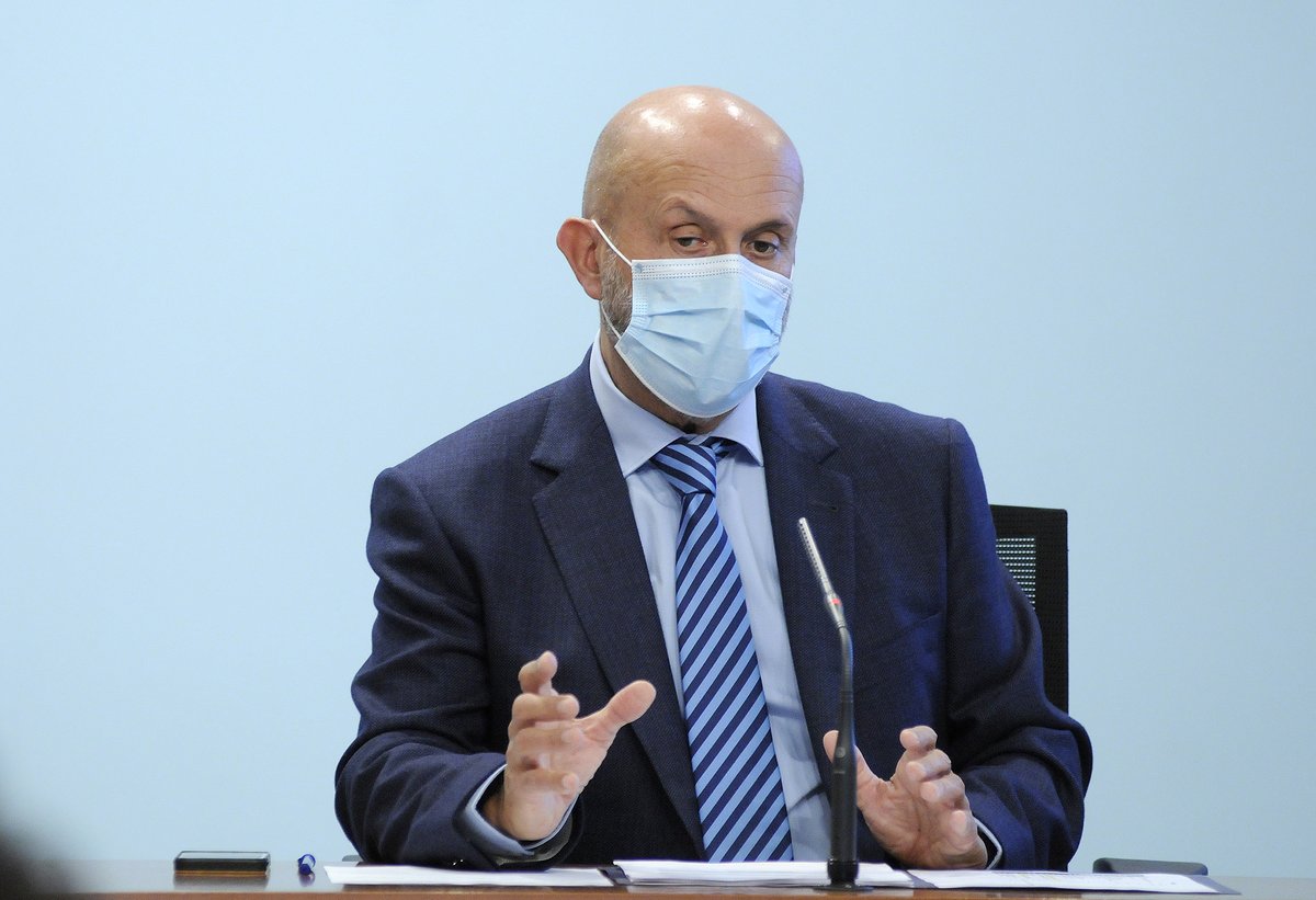 GovernAndorra's tweet photo. El Govern informa d'una nova compareixença avui a les 17.30 hores del ministre de Salut, Joan Martínez Benazet, per actualitzar la situació sanitària de la #COVID19 a Andorra. Es podrà seguir en directe per @rtvandorra 

#GovernAndorra https://t.co/nQ4Yu7tHGg