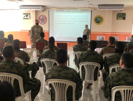 SOCSOUTH's tweet image. In early October, #USForces and #Ecuadorian #Military held a civil affairs and survivability exchange in #Sucumbíos, #Ecuador. The exchange strives to increase #interoperability, #partnership, and #trust between the #US and Ecuadorian military.