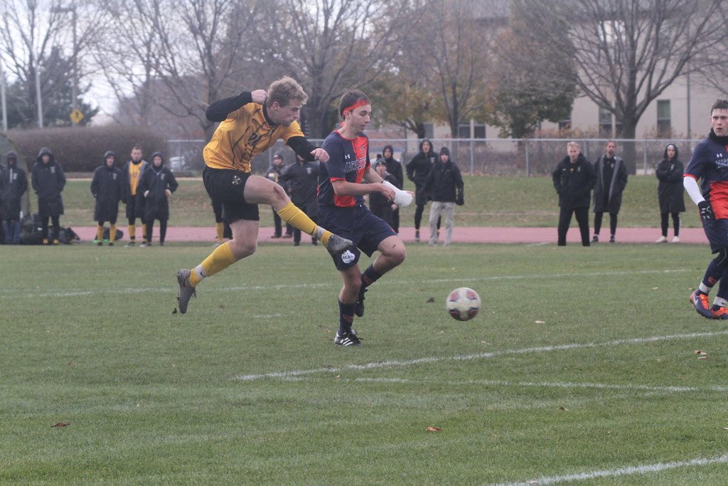 gustiemsoccer's tweet image. ONE YEAR AGO TODAY 🏆

An 88’ goal scored by @raphacattelin 2-1 win over Macalester secured the MIAC title and #1 overall seed in the playoffs! 

#gogusties👑👑👑