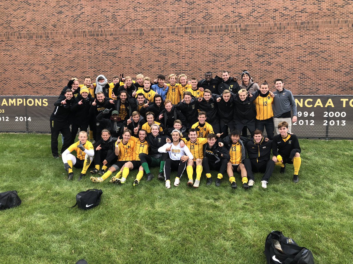 gustiemsoccer's tweet image. ONE YEAR AGO TODAY 🏆

An 88’ goal scored by @raphacattelin 2-1 win over Macalester secured the MIAC title and #1 overall seed in the playoffs! 

#gogusties👑👑👑