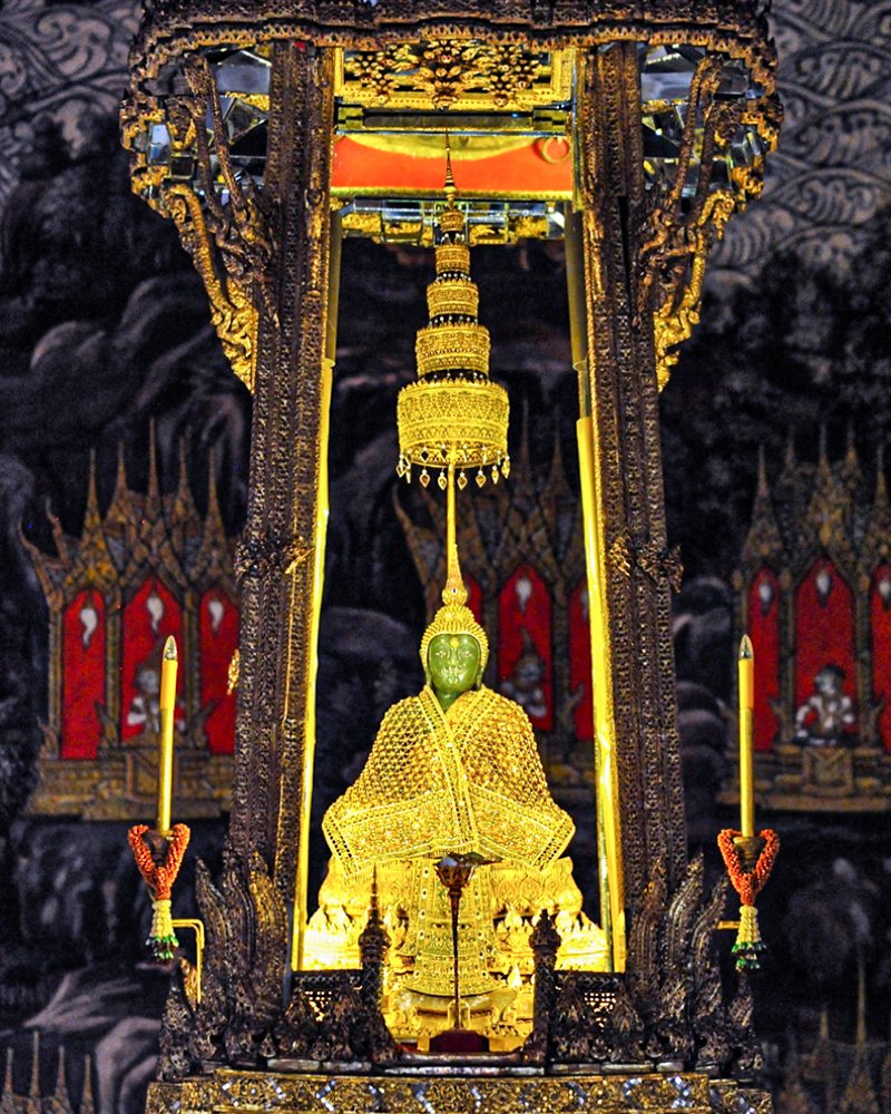 DiscoveringBKK's tweet photo. The #EmeraldBuddha, wearing the #winterattire at #WatPraKaew. ⁣#KingRamaIII created this costume for the #winterseason.⁣
⁣⁣
⁣⁣🔗 https://t.co/9ppvxXoqvG ⁣⁣

📷  https://t.co/jc9ppcvvPX
⁣⁣
⁣⁣⁣#discoveringbangkok #royaltemple #bangkokhistory #grandpalacebangkok https://t.co/L6tq0LhAwY