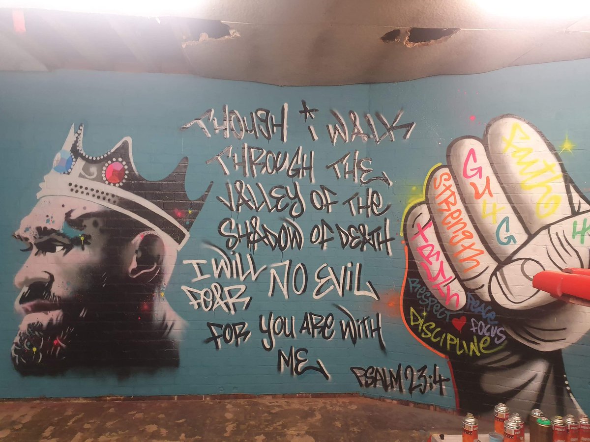 RBWreckingBall's tweet photo. Graffiti artist has been busy in the glove up for good hailsham gym. 
Mental health is a big part of the work they do. So the gypsy king just had to take centre stage. This is why the training is free. Find them on Facebook  @gloveupforgood🥊🥊💪
@Tyson_Fury 
@frankbrunoboxer
@ https://t.co/bAEPr8lSrP