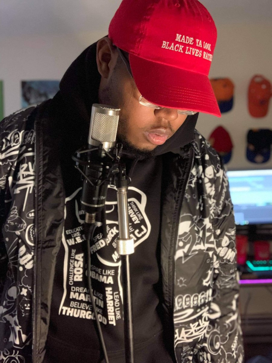 WaltWay585's tweet image. Performed last night at the #Black Coffee Lounge! When black owned businesses support the local arts, it's beautiful. Pics from the studio... 
#BLM #madeyalookblacklivesmatter  #BlackLivesMatter #poetry