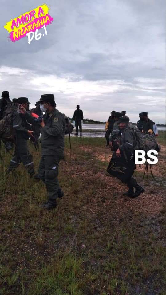 Revoluc25519367's tweet photo. #ÚLTIMAHORA 
🚨En este momento dos aviones AN32 de la Fuerza Aérea del Ejército nicaragüense aterrizan en el aeropuerto de la ciudad de Bilwi con brigadas de auxilio y rescate, además artículos de primera necesidad enviadas por el  Presidente Daniel Ortega. 
@FloryCantoX https://t.co/fNdxNEHnq5