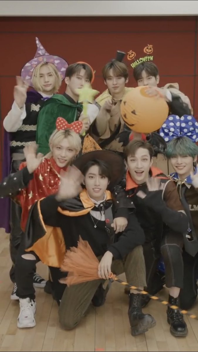 chanphorias's tweet photo. Definitely don’t wanna be that bitch but they look so tired :/ like ik u can’t really tell lmao but idk when I saw the video I just got those vibes :( https://t.co/DqsjLQ90v7