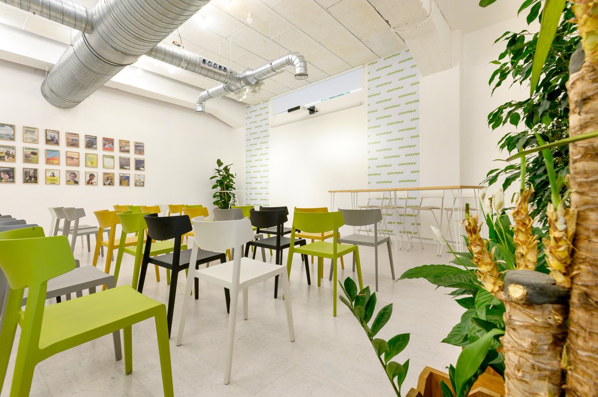 Biophilic design has been proven to increase physical and mental wellbeing 🧘🏽What flooring material supports biophilic design better than our cork? It is renewable because the bark regrows, and unlike conventional timber, it is harvested without damaging or felling the tree🌱