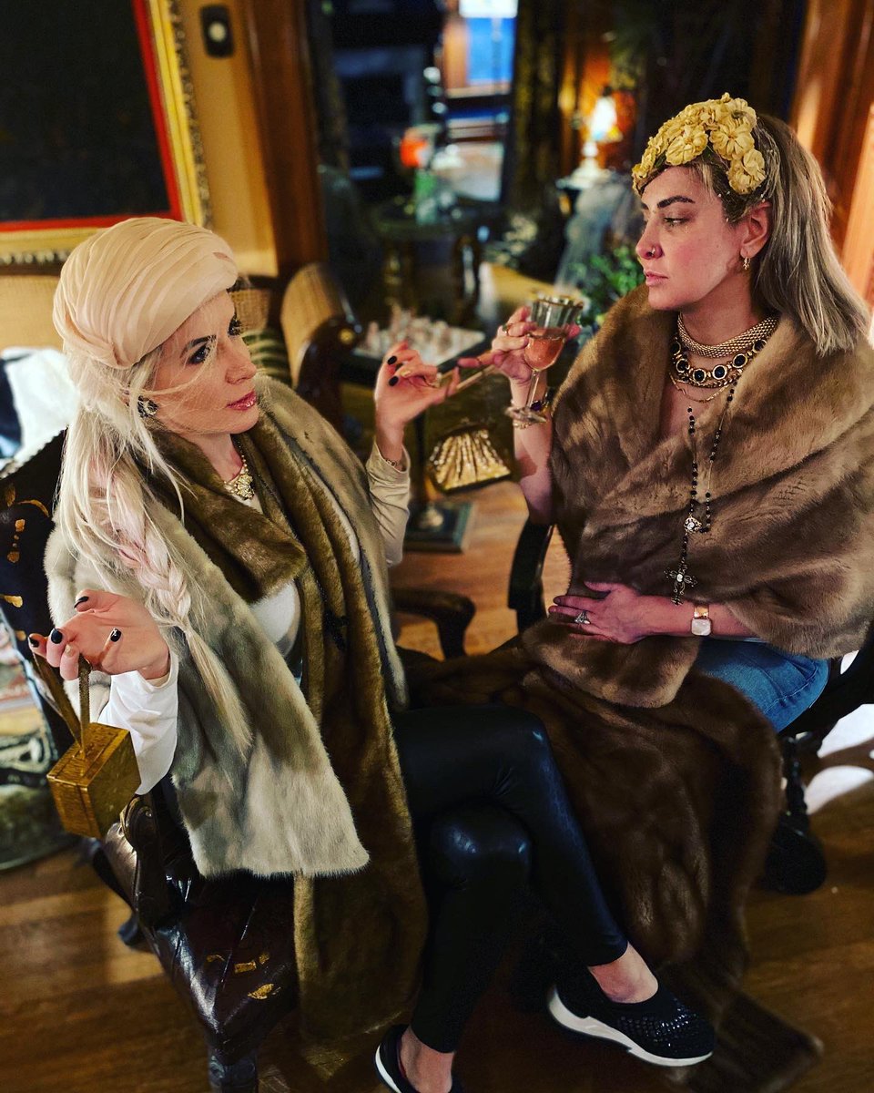 ArtNewCo's tweet photo. Playing a little *jewelry party* on a casual Sunday. My fav is the #smokingpurse #hannahscloset614 #artnewco 

We can play #jewelry &amp; #dresssup anytime. U in CBUS?

#whitinganddavis #vintage #vintagefurs #victorianfashion #victorianhome #vintagehandbags #jewelry #bling #champagne https://t.co/k9POm8nfw9