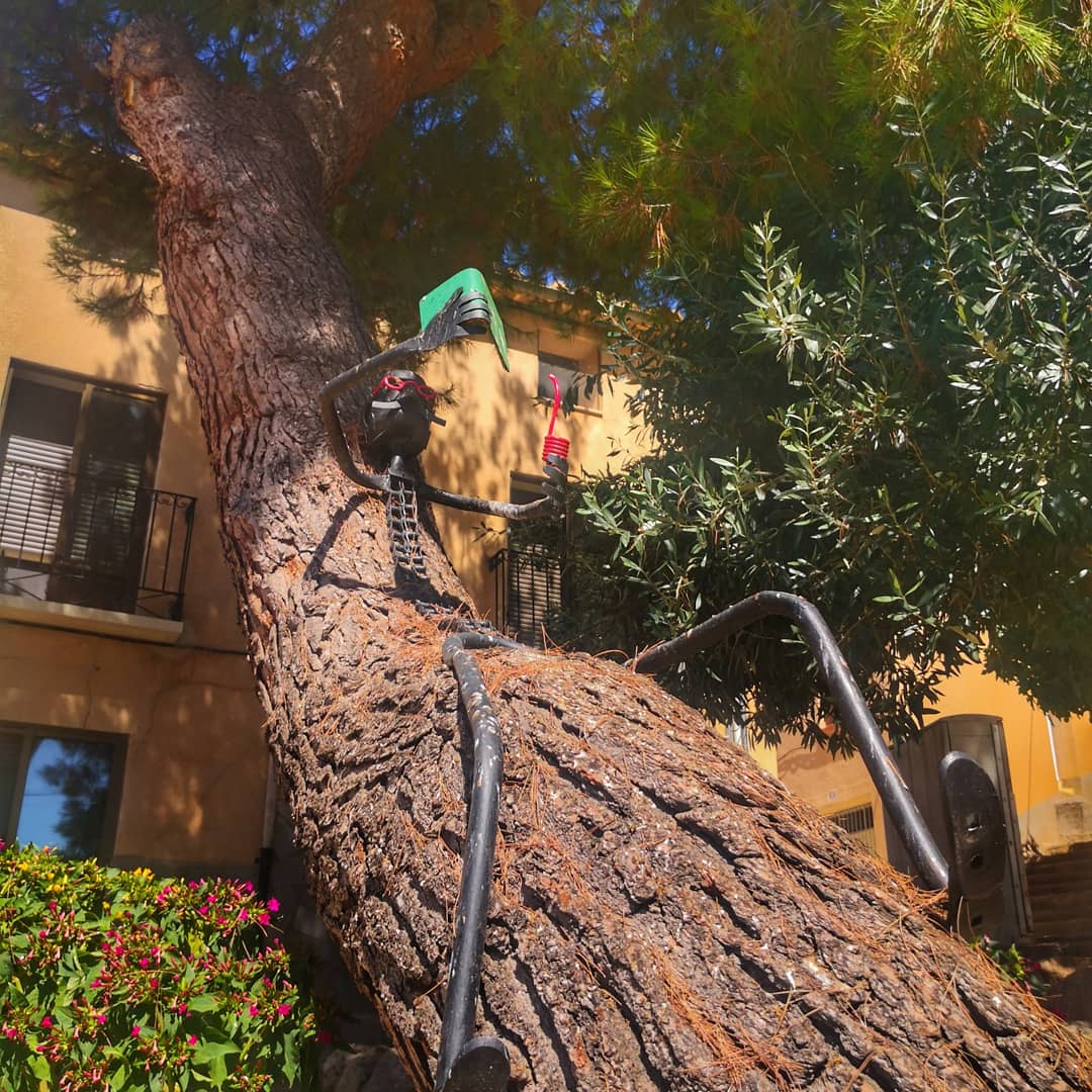 Una de las piezas más originales del Museo de arte Encontrado de Monteagudo de las Vicarías (Soria). Un museo al aire libre compuesto por figuras creadas con material reciclado.