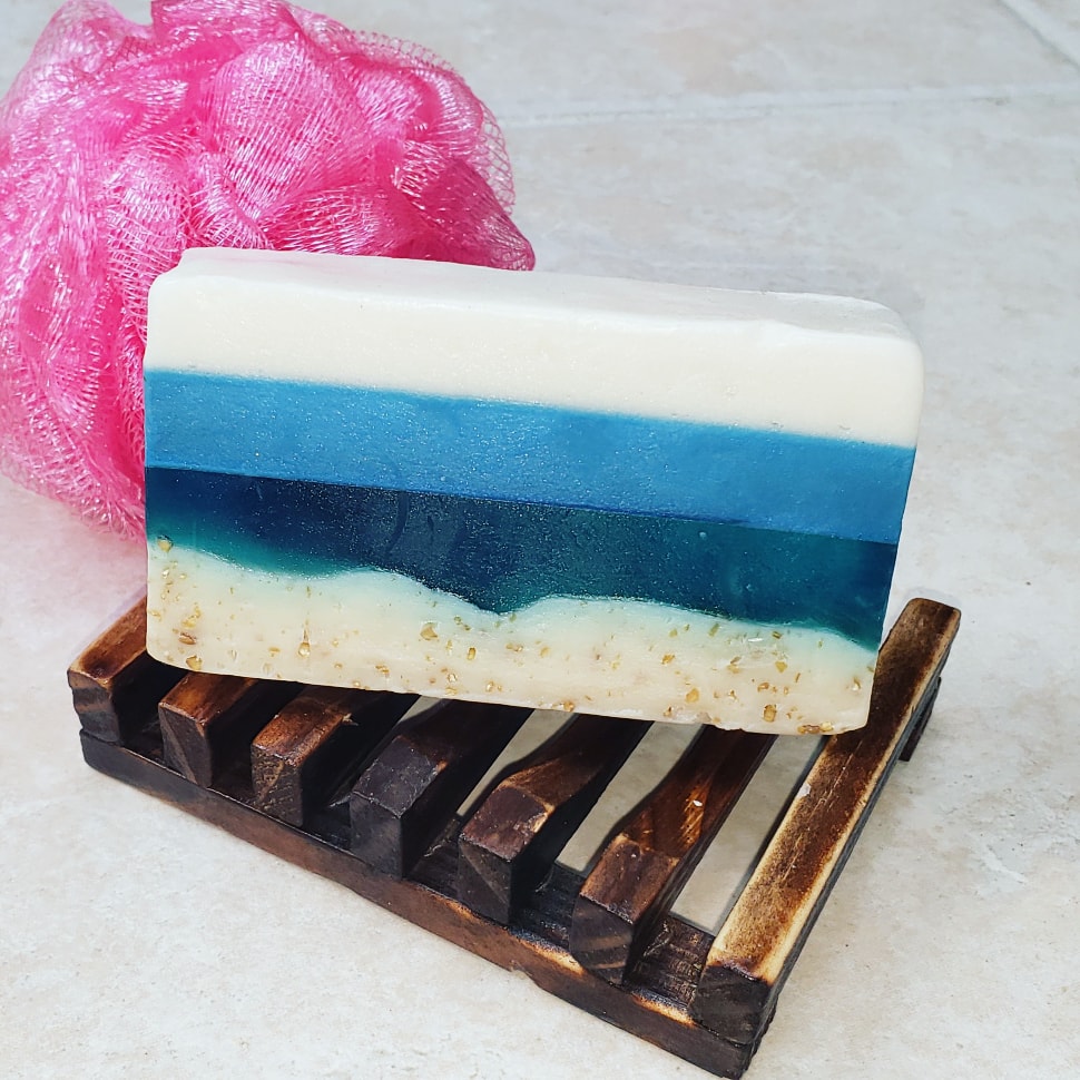 GreenValSoaps's tweet image. The Ocean Breeze Bar has multiple layers that represents the ocean. The first layer is the #fluffy clouds. The second layer is the #beutiful sky. The third layer is the #ocean. The fourth layer is the sand with an oatmeal scrub.