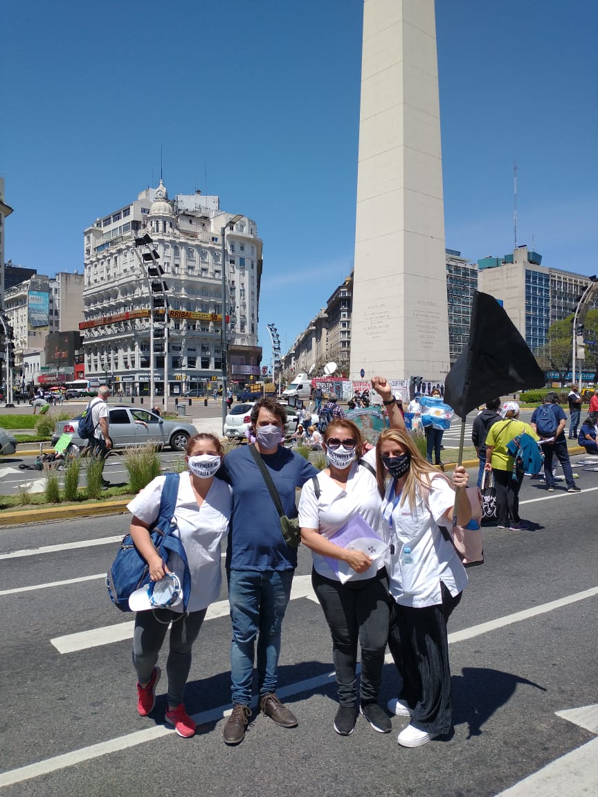 Solanopo's tweet image. Bancando al colectivo de enfermería que no baja los brazos y sigue reclamando pasar a la carrera profesional de salud.