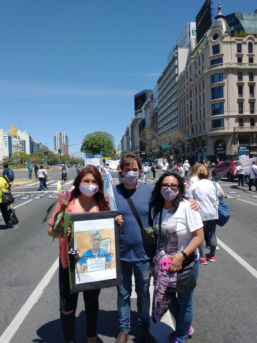 Solanopo's tweet image. Bancando al colectivo de enfermería que no baja los brazos y sigue reclamando pasar a la carrera profesional de salud.
