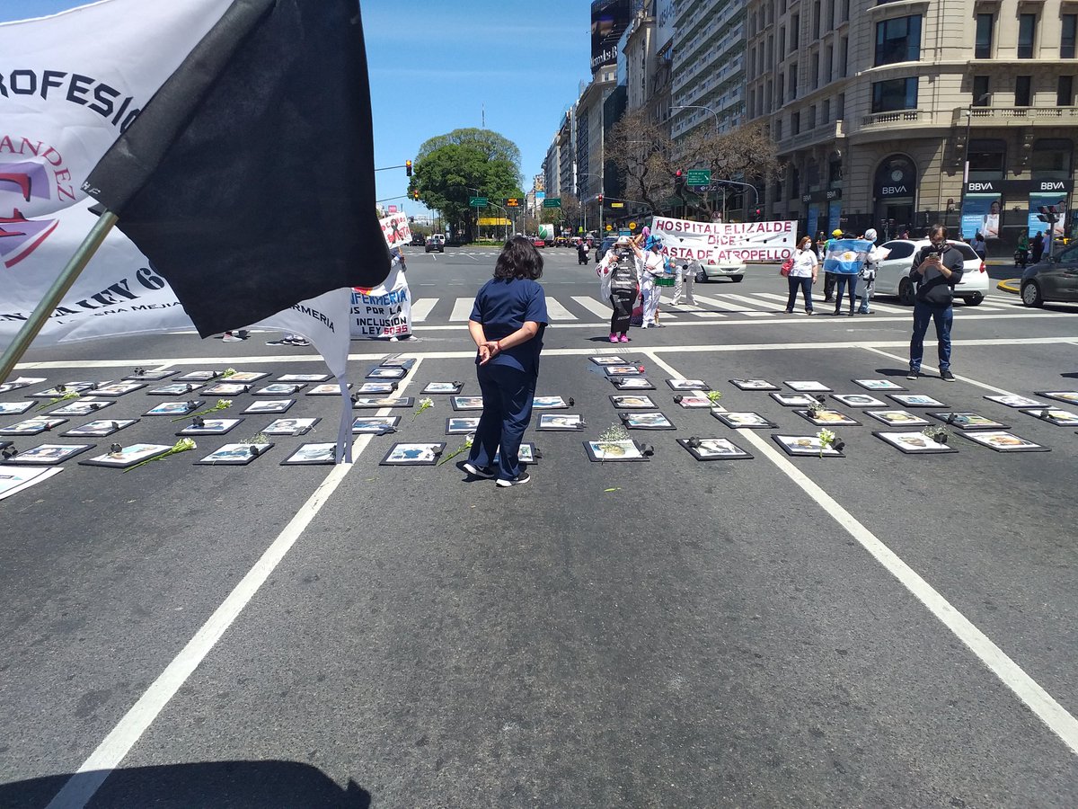 Solanopo's tweet image. Bancando al colectivo de enfermería que no baja los brazos y sigue reclamando pasar a la carrera profesional de salud.