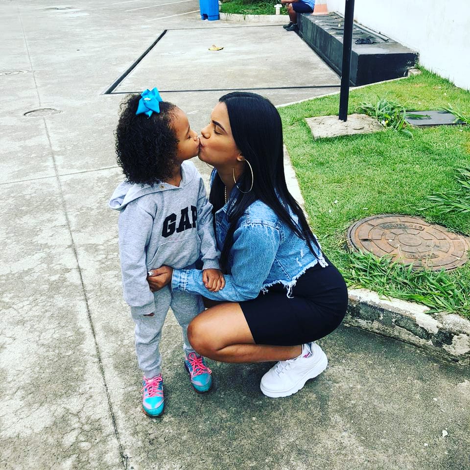 CrislayneLoopes's tweet photo. Amo você, minha filha, e não há nada no mundo mais importante para mim do que a sua felicidade 💫
#MeuTudo
#MinhaPromessa
#TudoPraMim
#PraSempreNos 👩👧 https://t.co/60FShQRtGs