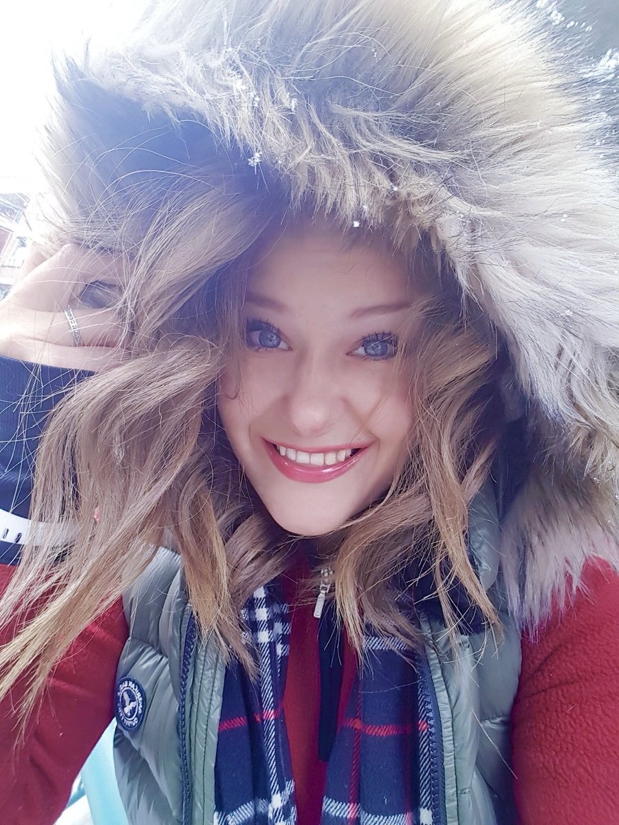 HeyItsMeMissJT's tweet photo. Let it snow. Let it snow. Let it snow. #MerryNovember #MondayFlurriesAreTheBest #CuteAndCozy #WalksToWork #GoWithTheSnow Starting the day off right! βοΈπβοΈ https://t.co/YfahEPg1f4