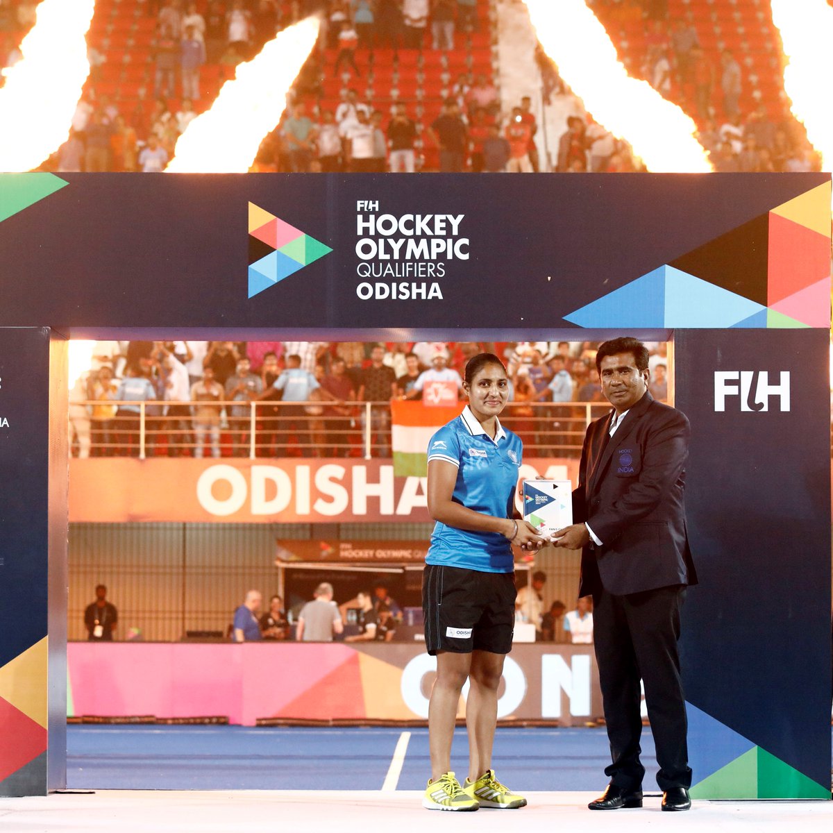TheHockeyIndia's tweet photo. A round of applause for Gurjit and Harmanpreet who bagged the Odisha Fan Choice Awards that evening.
#IndiaKaGame #FIHHockeyOlympicQualifiersOdisha #INDvUSA #INDvRUS #RoadToTokyo #Tokyo2020 #KalingaKalling #GiftOfHockey @13harmanpreet https://t.co/zFZcdXfV4j