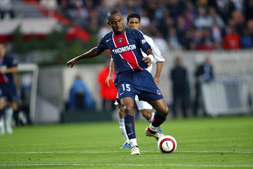 Premier gros coup : le tandem Blayau-Moutier deniche l’un des meilleurs attaquants de L1 : Bonaventure Kalou de l’AJ Auxerre pour la somme de 8,5 millions d’Euros. Il remplacera Ljuboja et Reinaldo pour un duo prometteur avec Pauleta sur le front de l’attaque.