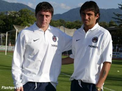 19 juillet 2005 : En conflit avec leur club du depuis des mois (Penarol), Cristian Rodriguez et Carlos Bueno s’engagent au PSG. La FIFA bloquera puis autorisera, puis rebloquera ce transfert le 7 septembre. Ils pourront finalement rejouer qu’à partir du 28 octobre seulement !