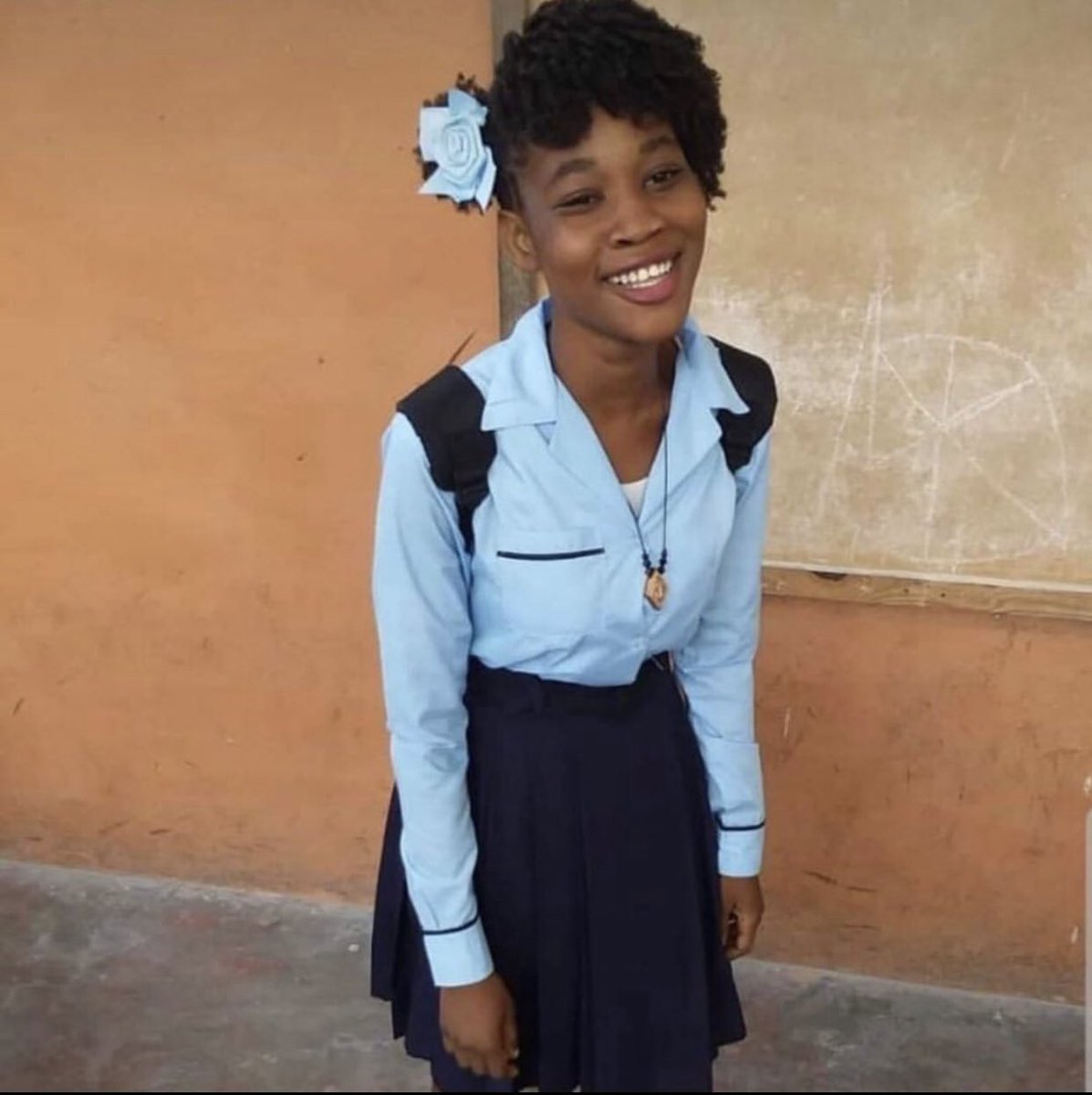 KennyHaiti's tweet photo. An nou post Evelyne Sincère tout kote poul anba je yo. Pou yo we tray yap fè ti peyi a pase. https://t.co/CXD1jFdFvT