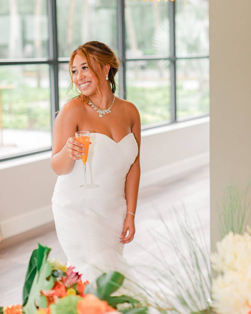 KismetBridal's tweet photo. On cloud 9 💜💜💜
.
Bridal gowns @kismetbridal
Photographer: @Ardensea
Venue @orangetreeweddingandevents
Florist @faiella.creations
Hair and make up @gadartistry
Cake @bakeawishcakesandsweets
Linens @overthetoprentallinens
Rentals @irenteverything
Bridal portraits @alljazzzedup_ https://t.co/lGmxPVdeWu