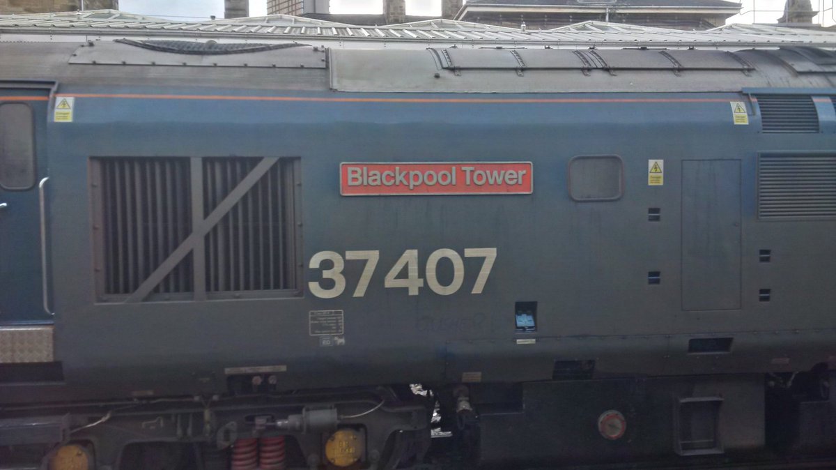 WilliamWardale's tweet photo. British Rail Class 37423 Spirit Of the Lakes
British Rail Class 37407 Blackpool Tower
#sheffieldrailwaystation #class37 #britishrail @networkrail @DRSgovuk #trainspotting #britishrailclass37 #railway https://t.co/4zsFF9A9S0